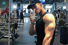宜宾肌肉男模(肌肉男模拟器)