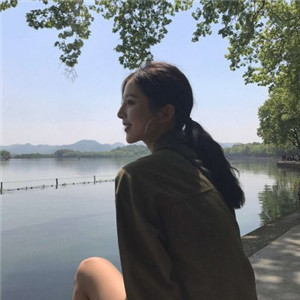 宜宾私人伴游网带你看到天际，白色盐湖无际，蓝色天空无边
