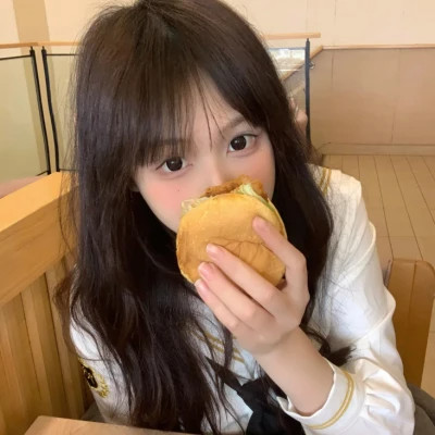 宜宾伴游女生李心怡的资料