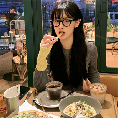 宜宾伴游女生娄婷的资料