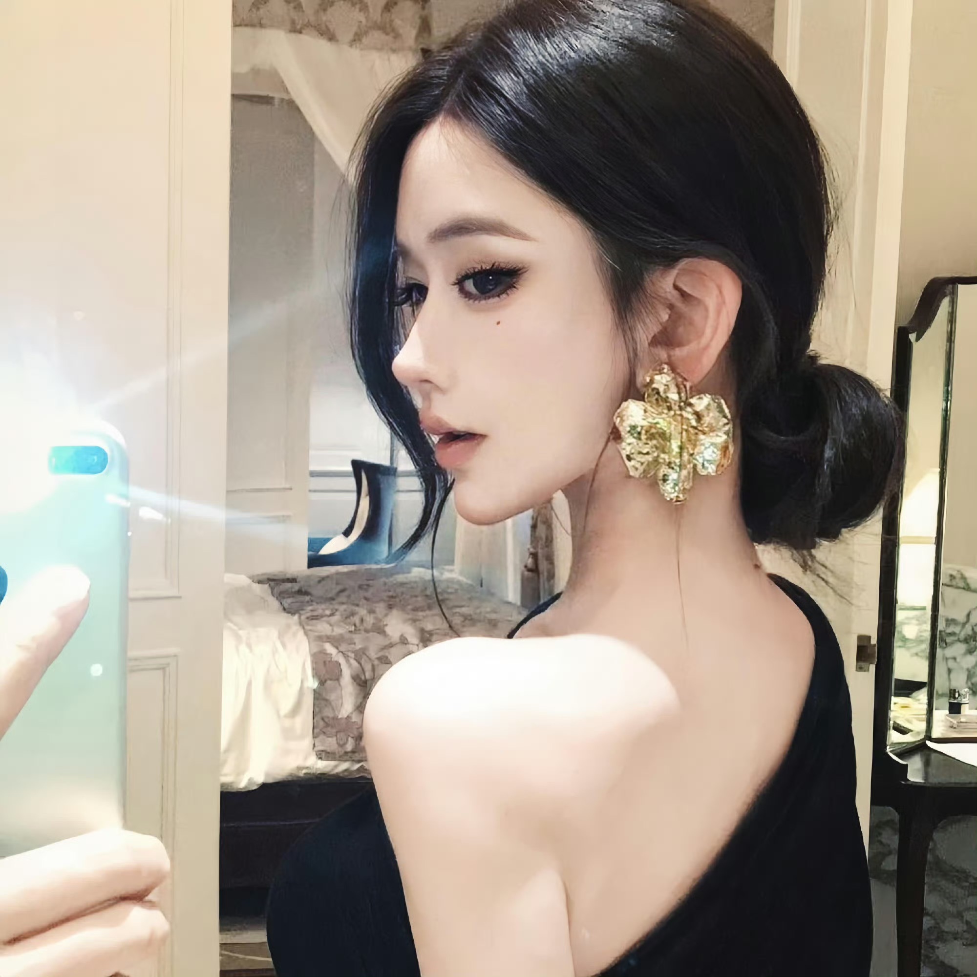 宜宾伴游女生靖骊萍的资料